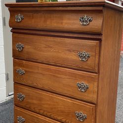 Modern Solid Wood Tall Chest With Big Drawers. Drawers Sliding Smoothly Great Conditipn