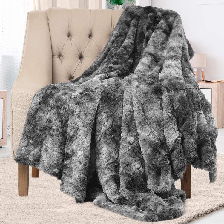 Faux Fur Throw Blanket Ultra Soft Fluffy Plush Warm Cover Blankets for Couch Bed Living Room Fall Winter and Spring 50x65in Full Size Gray Brand New