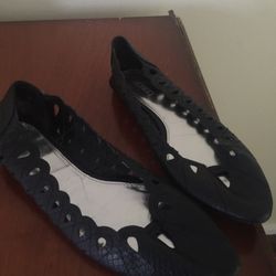 BLACK FLATS