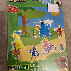 Sesame Street 14 Piece Magnet &  Board to Be Creative