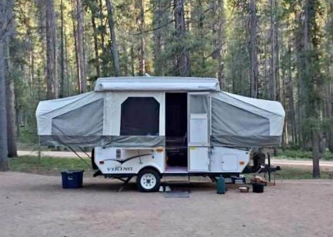 2010 VIKING POP UP CAMPER