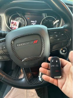 Car keys/ llaves de carro