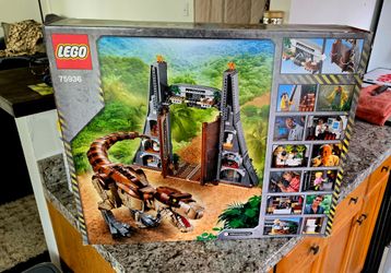 Lego Jurassic T Rex Rampage set - SEALED NIB