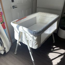 Brand new beige Airclub baby bassinet bedside sleeper