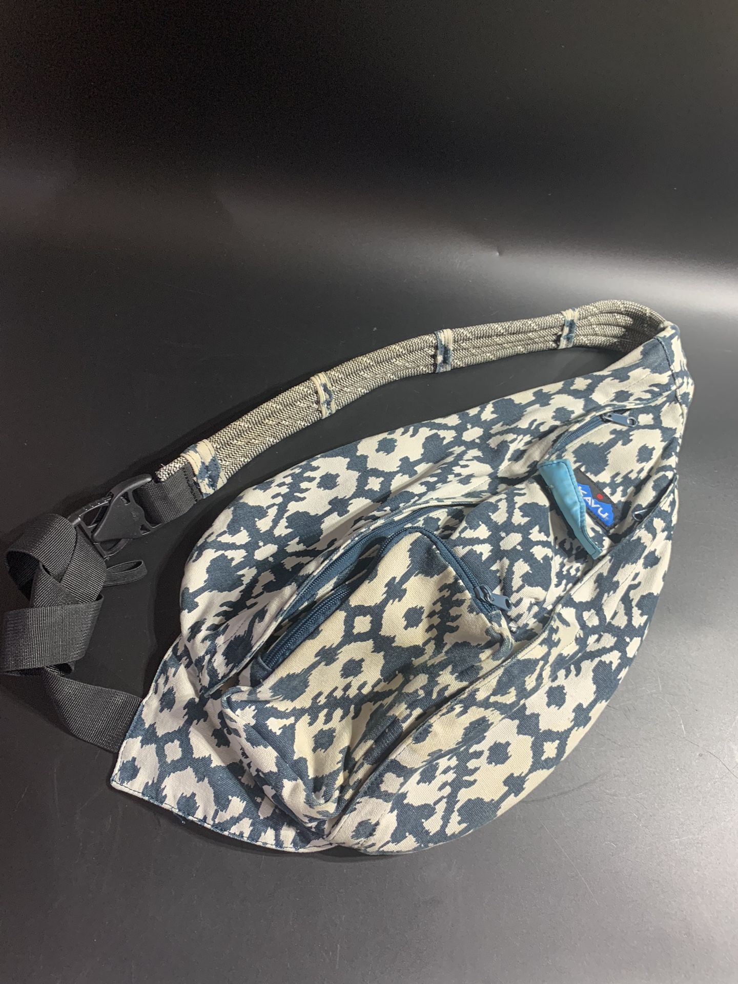 Kavu Rope Bag - Sling Style Backpack *Blue Blot* For Camping Hiking Commuting   **Pocket on front is slightly yellow as shown **  This KAVU Rope Sling