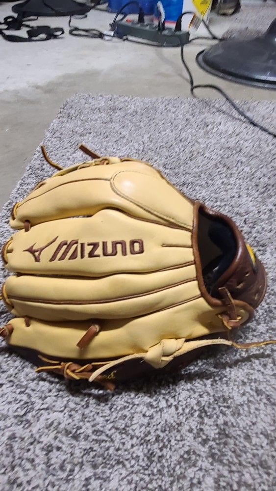 Mizuno Infield Glove