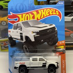 🇺🇸 HOT WHEELS 2017 - White ‘19 Chevy Silverado Trail Boss LT - HW HOT TRUCKS 151/250 - 1:64