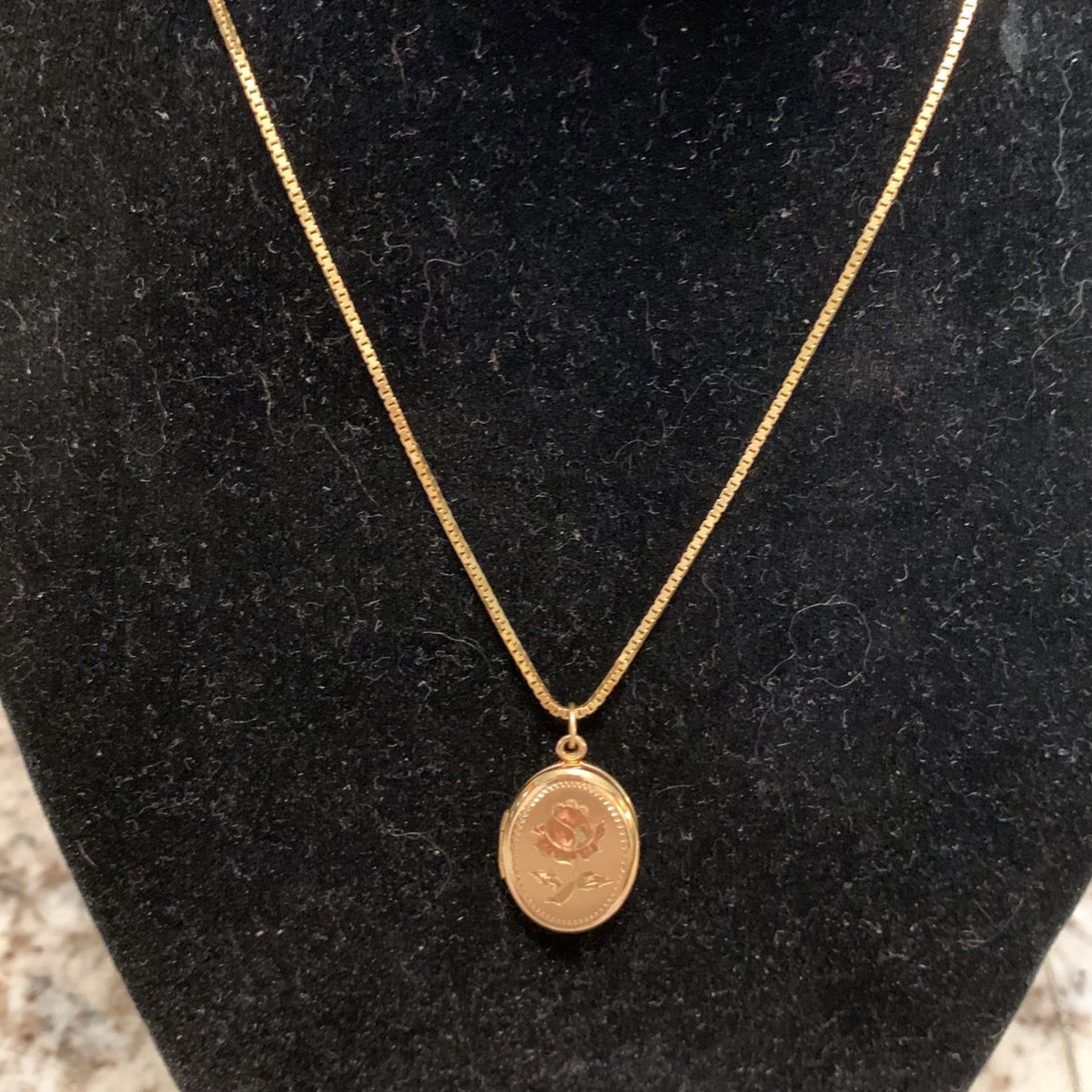 925 Sterling 20” Chain With Locket Pendant For Picture