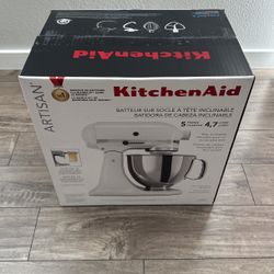 BRAND NEW Kitchenaid Mixer 