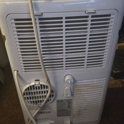 Black An Decker AC Unit