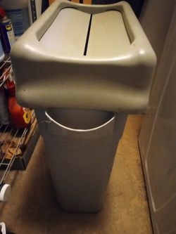 Large Slim Trashcan With Lid