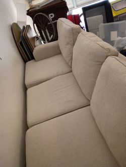 LIKE NEW 3 SEATER COUCH MINT CONDITION CHEAP!