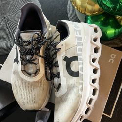 On Clouds Size 11