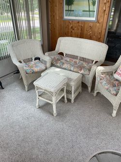 5 piece white wicker set