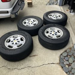 Hankook Dynapro HT 275/70/16R Tahoe Rims And Tires