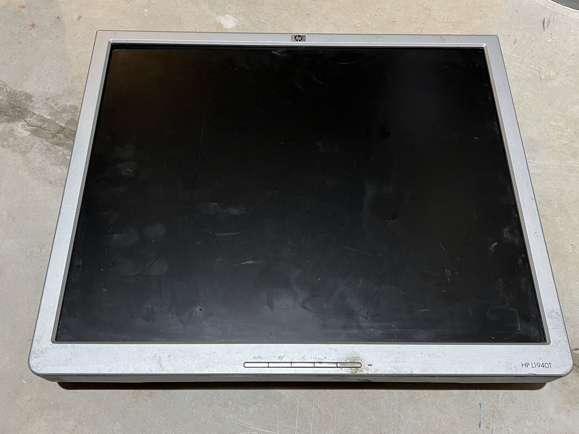 HP Monitors (4 Pieces)