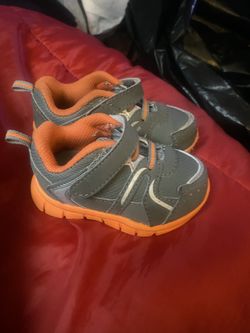 $2 Like New Boys Toddle Shoes Sz 3