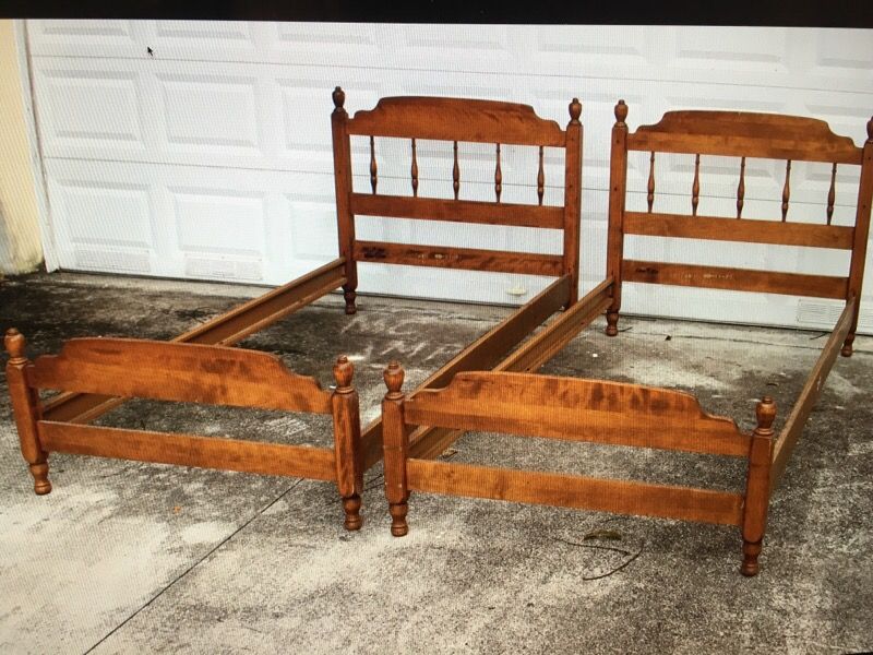 Ethan Allen twin 4 post / bunk beds