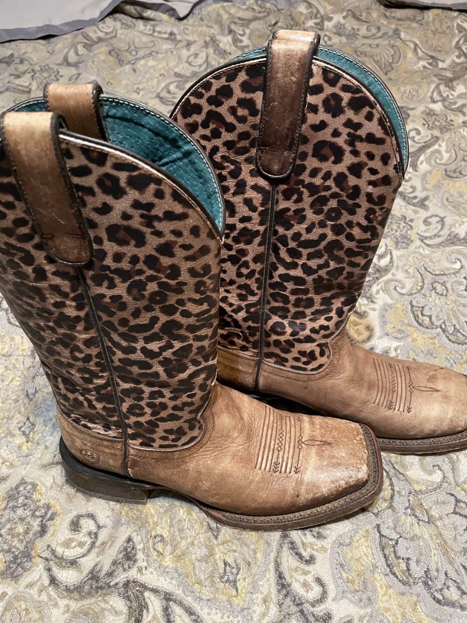 Like New Womens Size 8.5 Ariat Boots