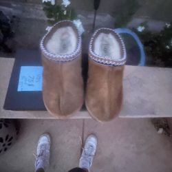 UGG slippers 