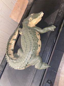 Artificial alligator decor