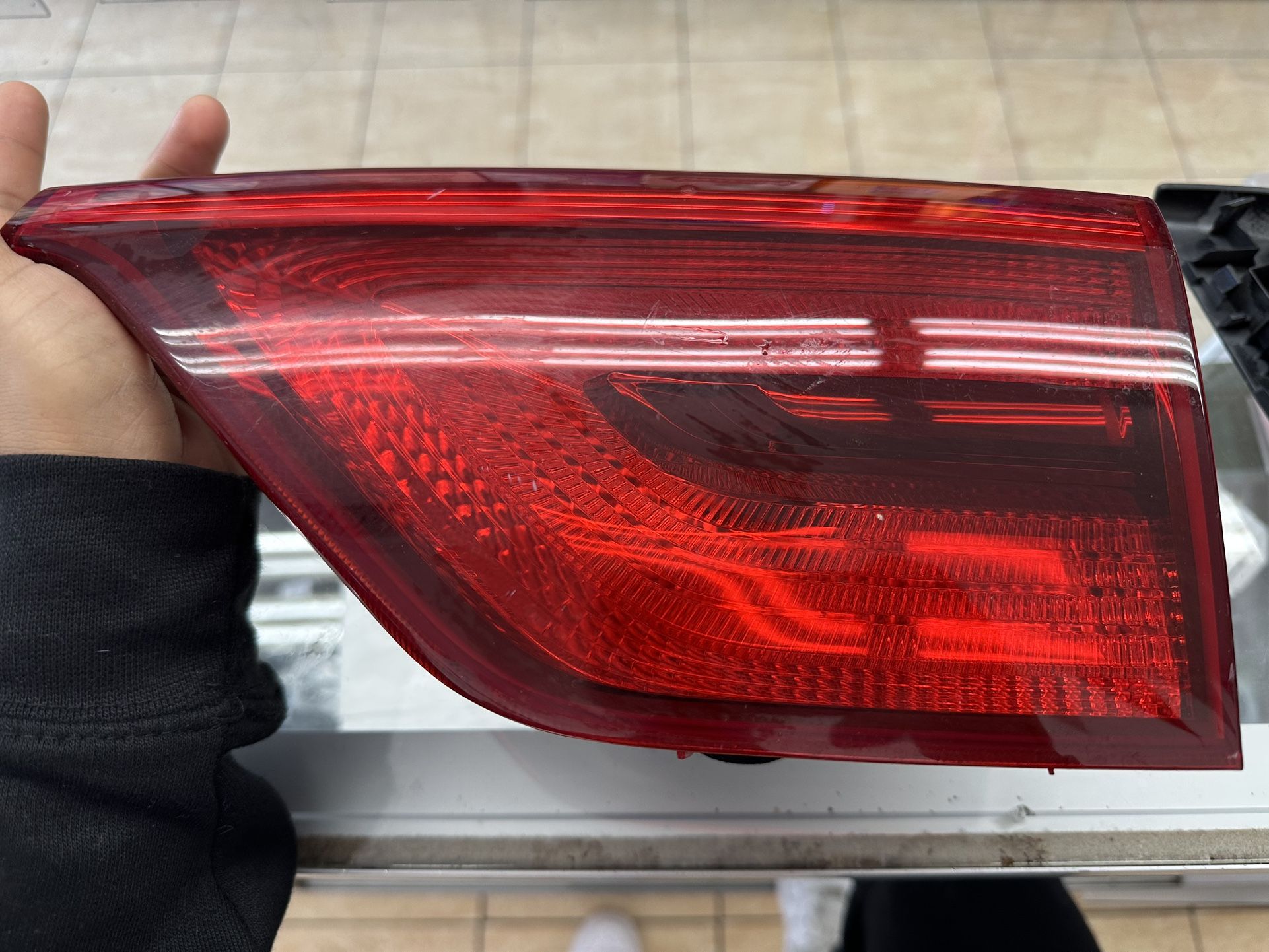 2017 - 2019 KIA SPORTAGE QL REAR RIGHT SIDE INNER TAILLIGHT TAIL LIGHT LAMP OEM