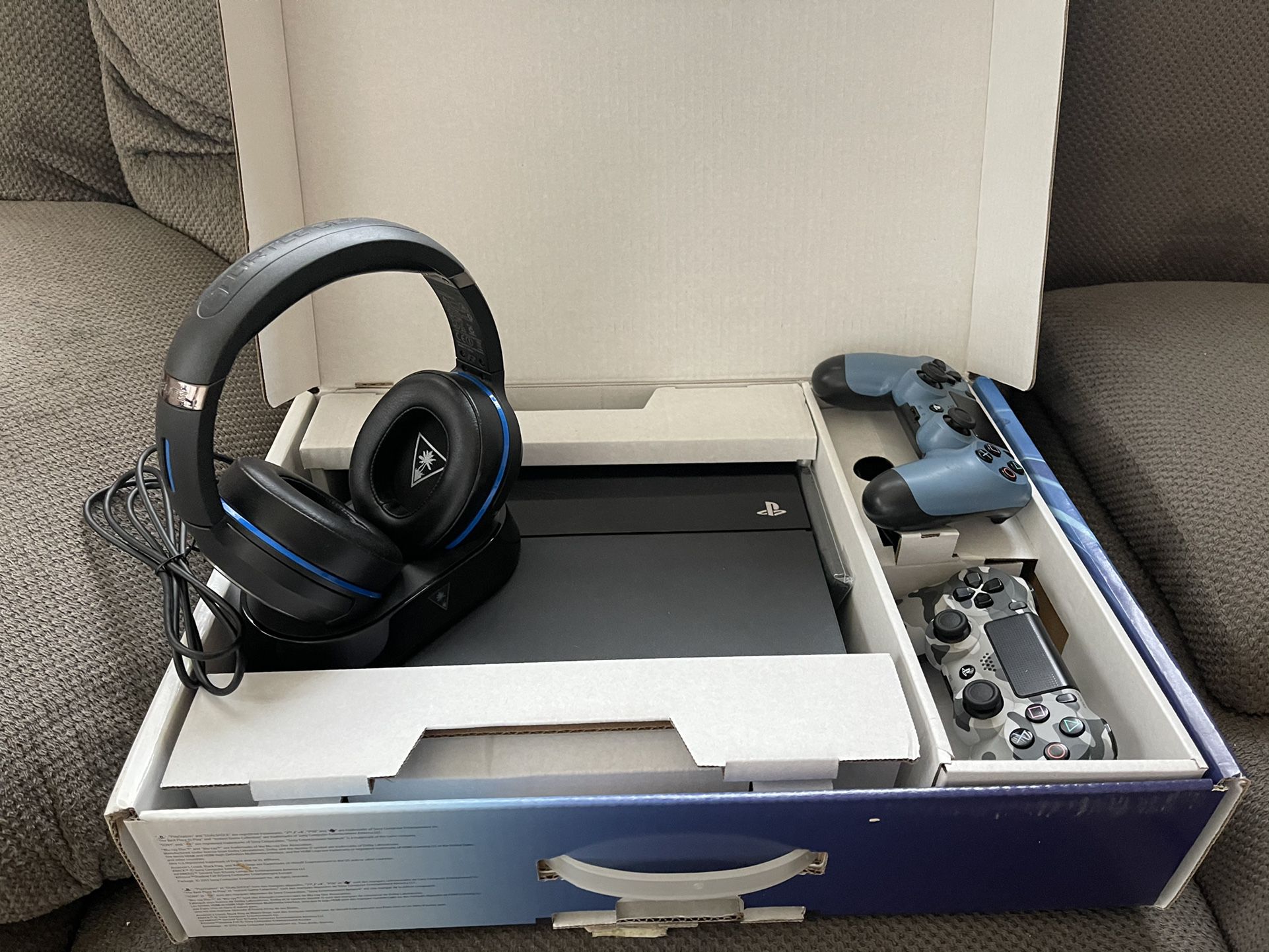 PlayStation 4 with Turtle Beach Elite Wireless Headset