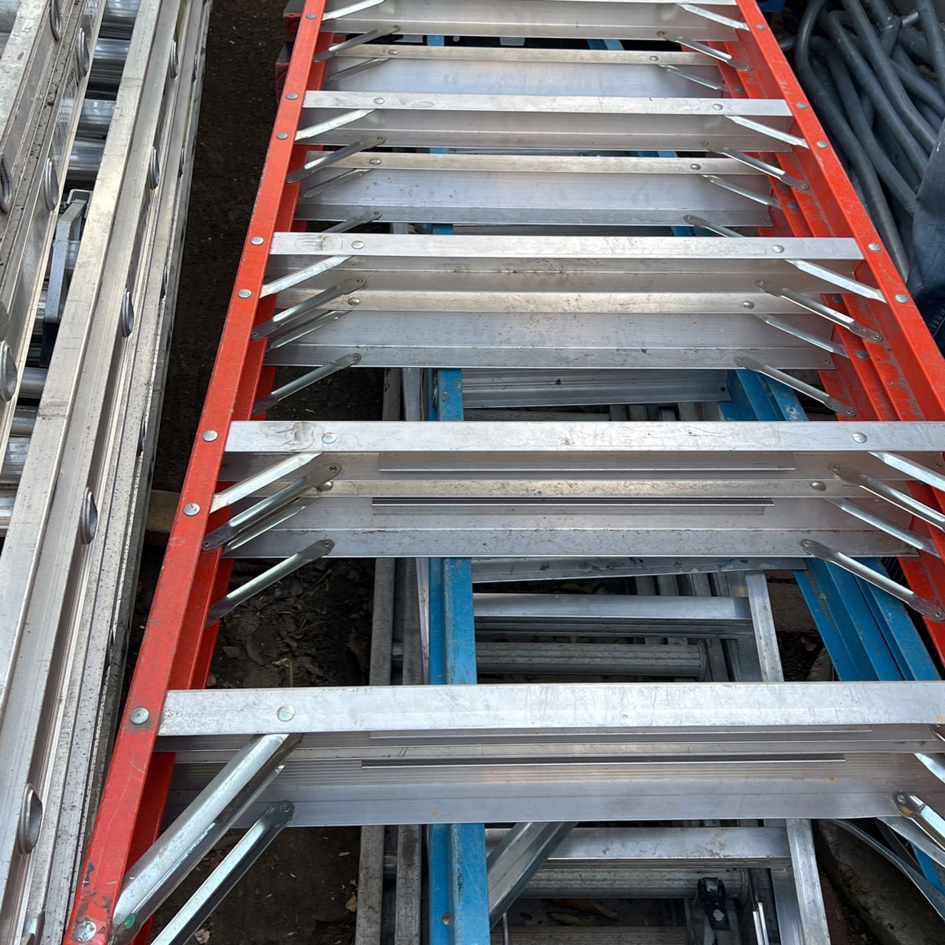 Escalera de 14 pies seminueva 350 precio firme