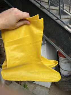 Looking To Sell Durable Boot Covers Whole Sale Have Over 1500 Pairs Perfect For Working On Boat,plumbing, etc Bottoms Are Very Slip Free And Have Grip