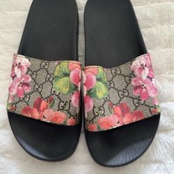 Gucci Bloom Slides Size 7