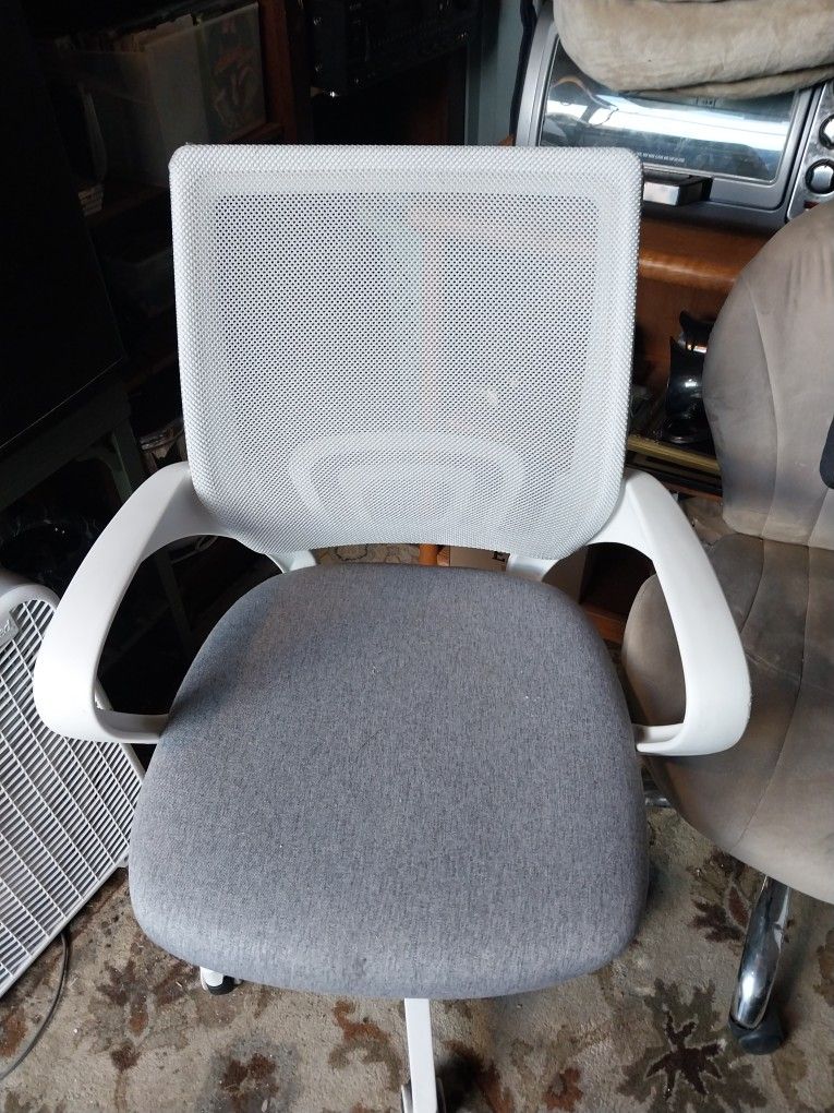 Cloth Seated Office Chair With Mesh Bag Adjustable With Arms
