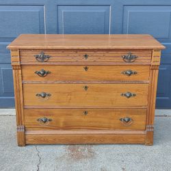 Dresser Vintage Oak Bureau Chest of 4 Drawers