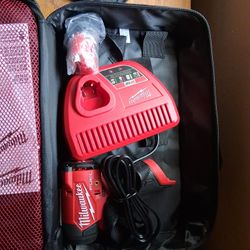 Milwaukee Fuel M12 Impact Driver Battery Charger Kit