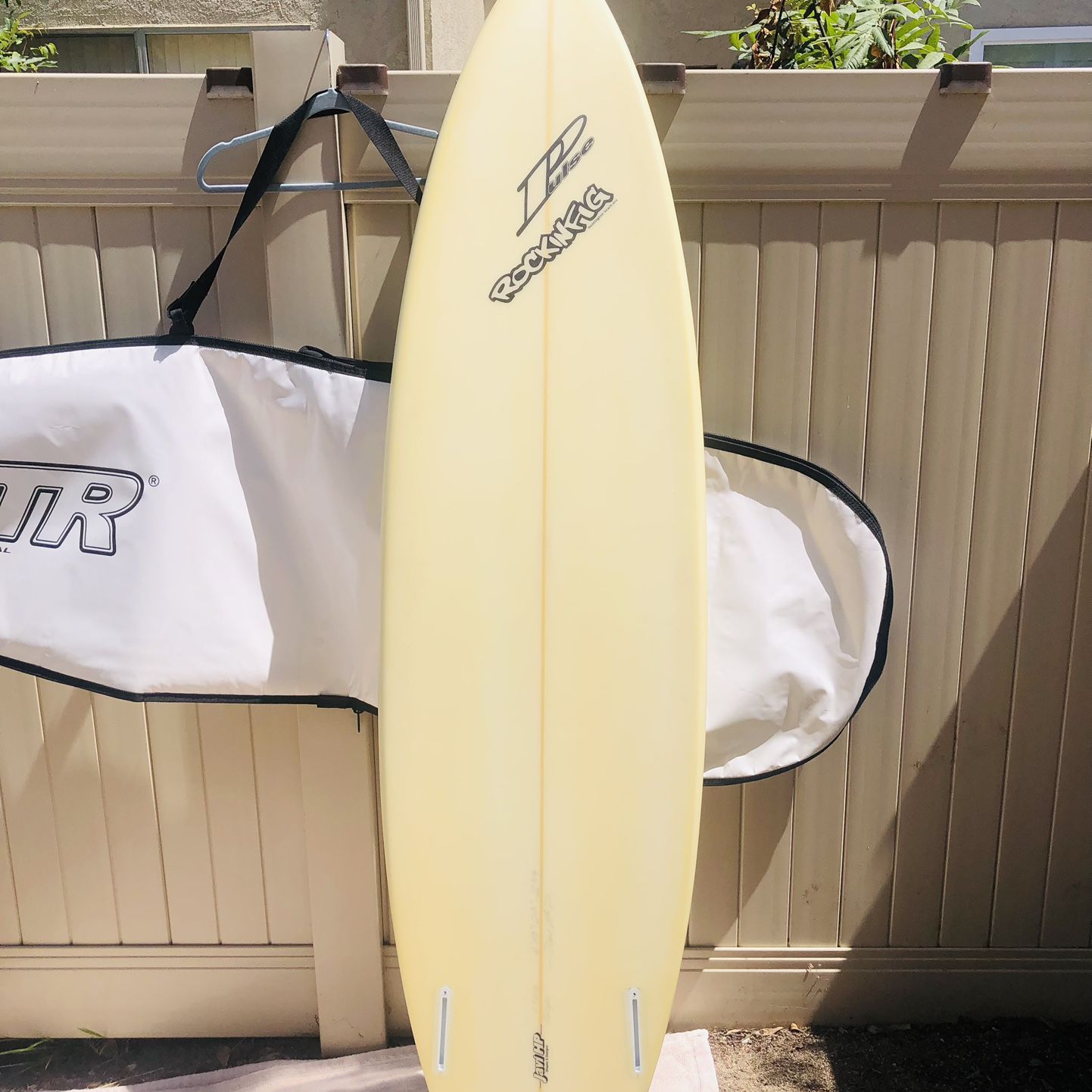 Javi HP Customized Surfboard, Fins And Board Bag