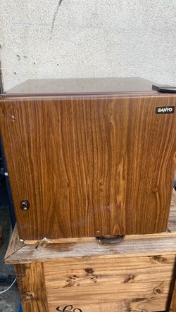 Sanyo mini fridge