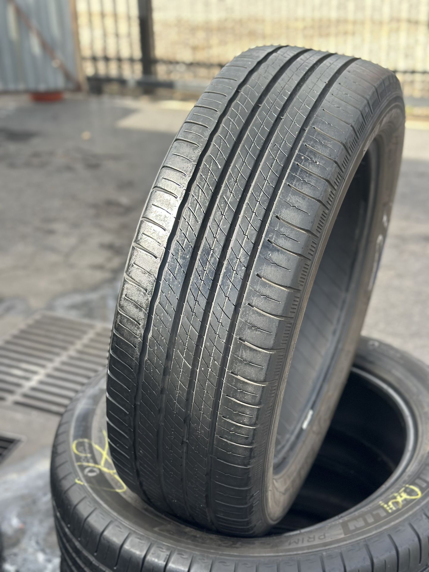 SET OF TIRES 235 55 20 MICHELIN 85% LIFE