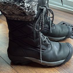 Women’s snow Boots. Keen 