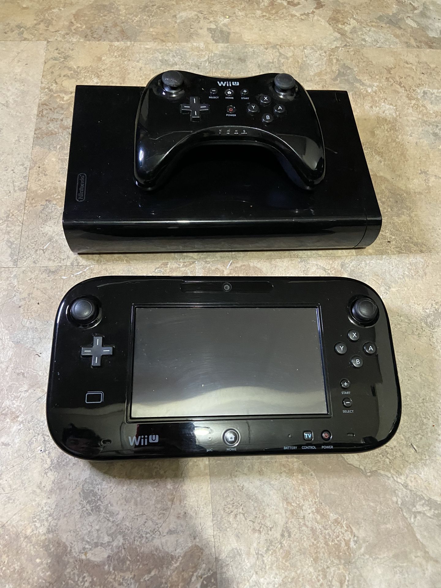 Nintendo Wii U 32GB Complete Console w/ Pro Controller