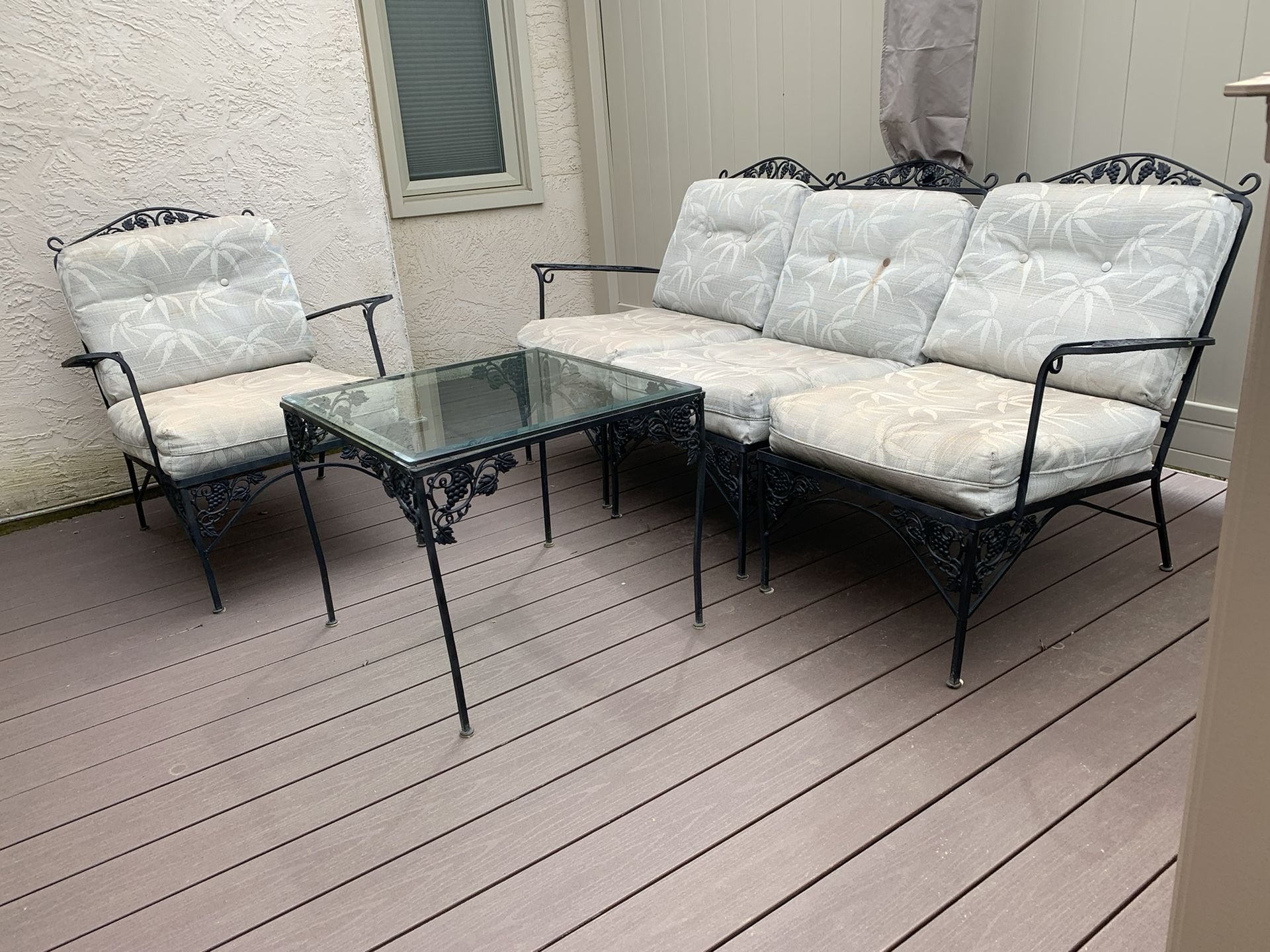 Vintage 5 piece Woodward patio set