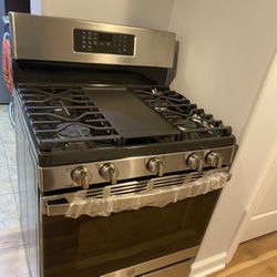 Brand NEW GE 30” Gas Stove 