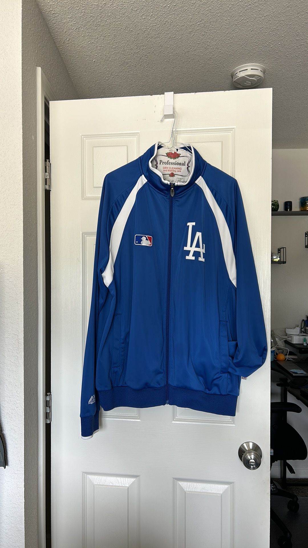Official MLB LA Dodgers Thermal Base Zip Up Jacket by Majestic
