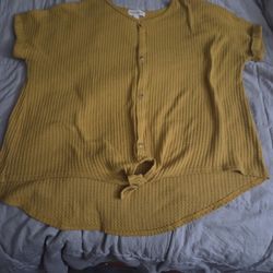 Yellow Short Sleeve Shirt Size L