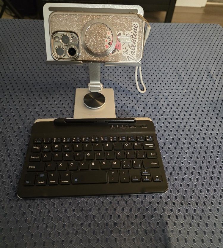 Phone/tablet Stand