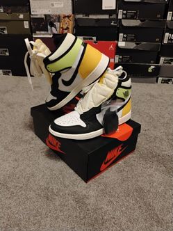 Air Jordan 1 volt