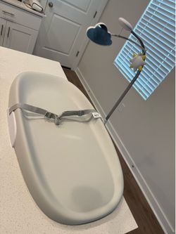 Skip hop changing table