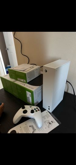 X box S series includes 2 wireless controllers