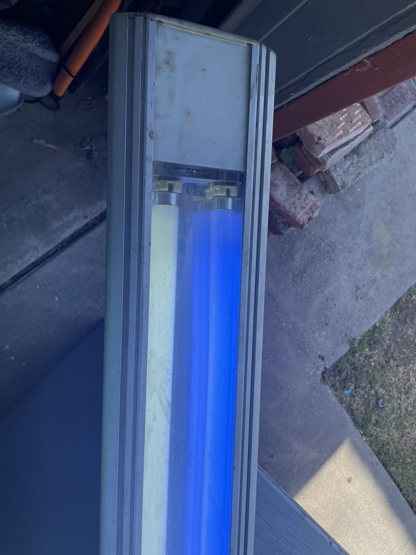 Jebo fluorescent aquarium light.