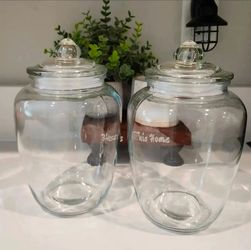 ✅️ Canister 2pc-Set Holds 75oz• Glass Jars w/ Airtight Lids• Great Condition• $25firm