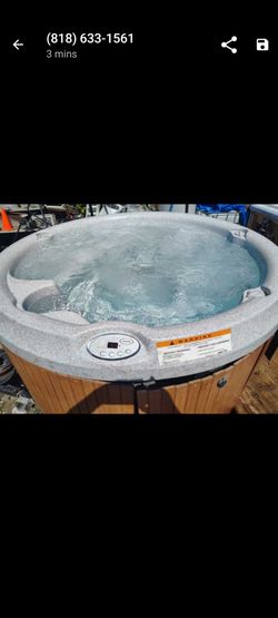 Round 4 person jacuzzi spa    @@