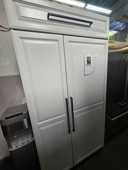 42" SUB ZERO BUILT IN PANEL READY REFRIGERATOR